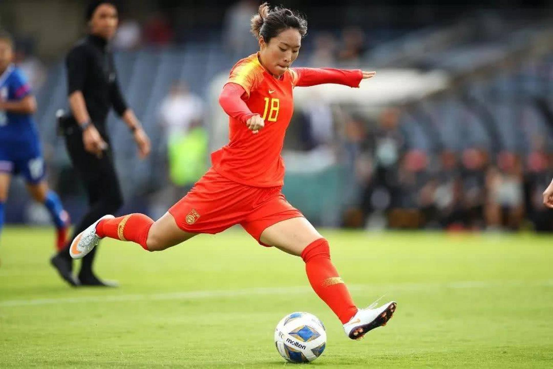 女足球员在国内足球赛事中崭露头角