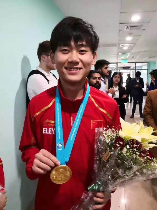 越南射击选手策略明智，斩获银牌