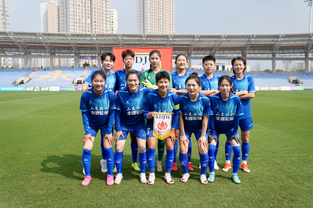 包含重庆女足场场胜出，实力碾压对手晋级足协杯四强的词条